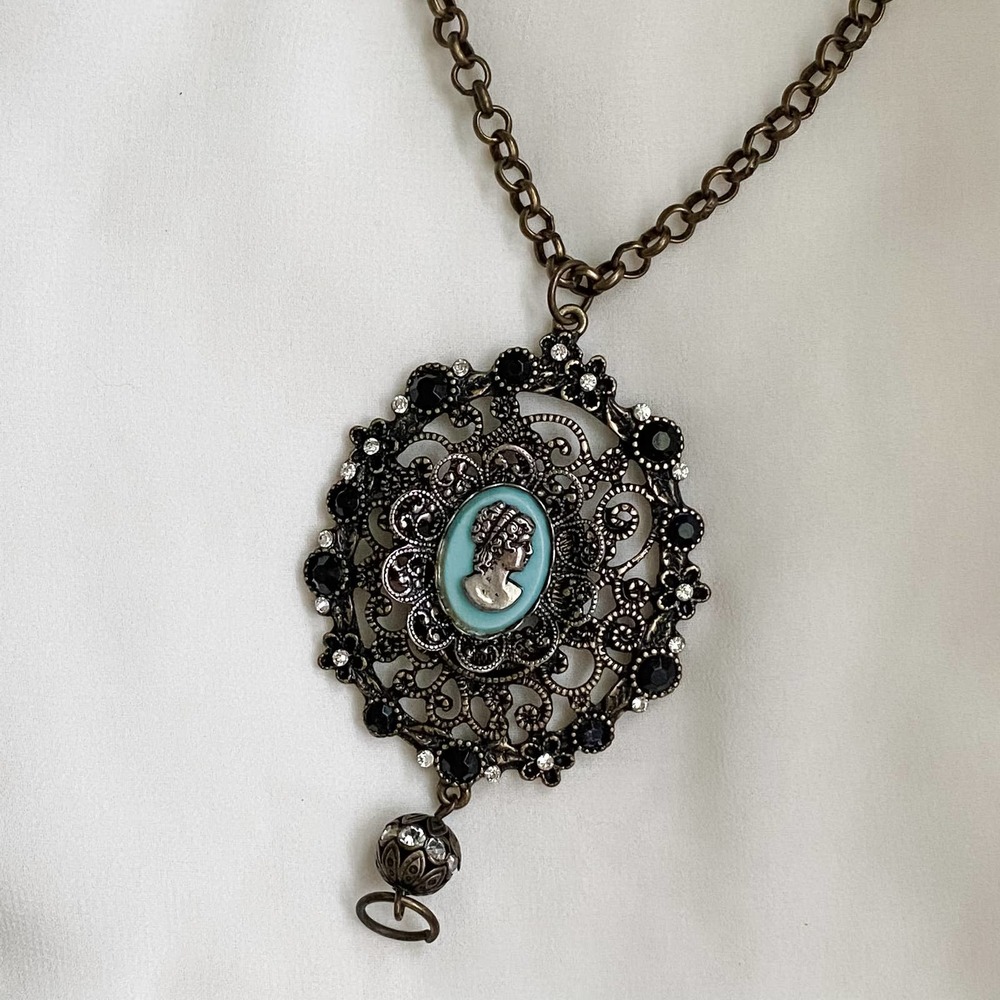 Vtg Pastel Blue Cameo Medallion Necklace - image 5